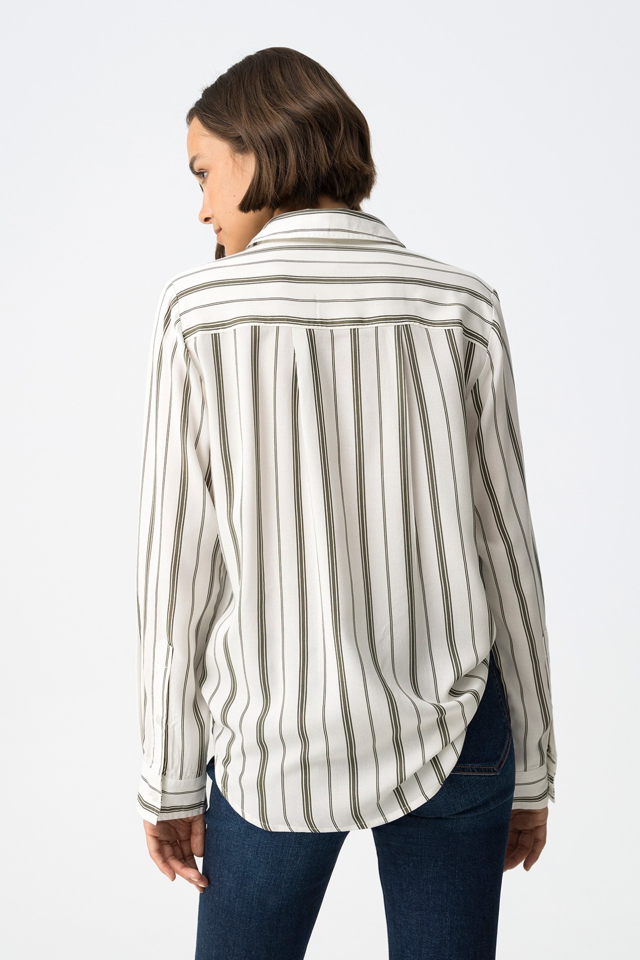 Camisa Fluda com Bolsos