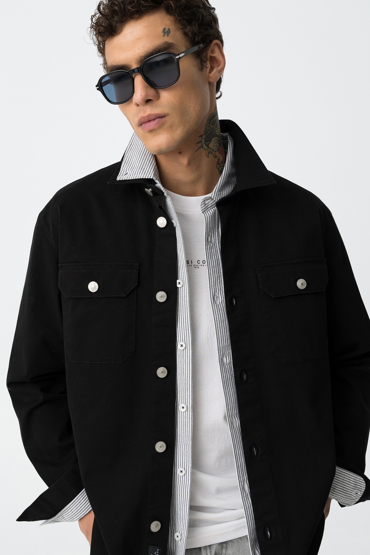 Camisa Relaxed com Botes Metlicos