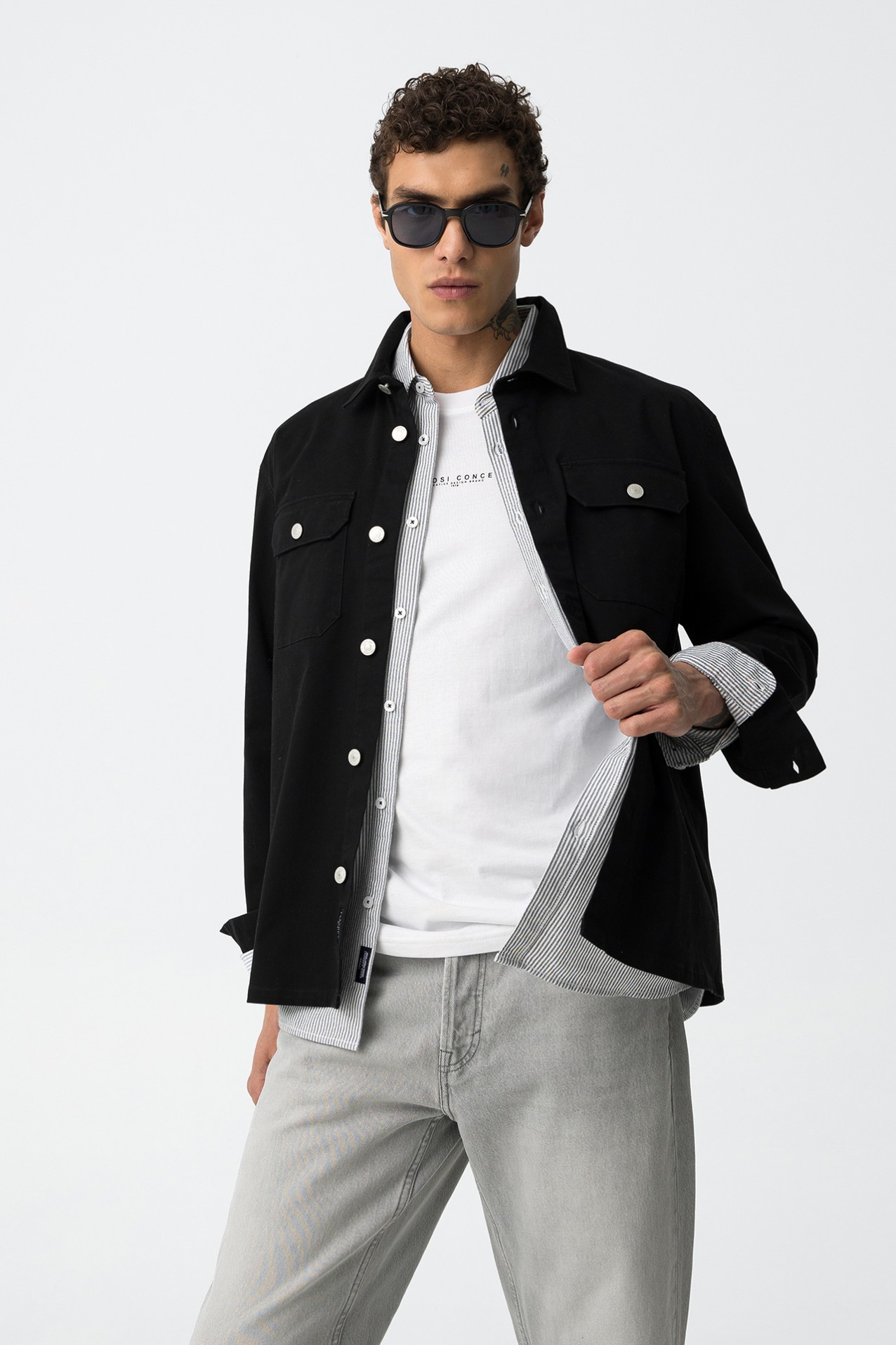 Camisa Relaxed com Botes Metlicos