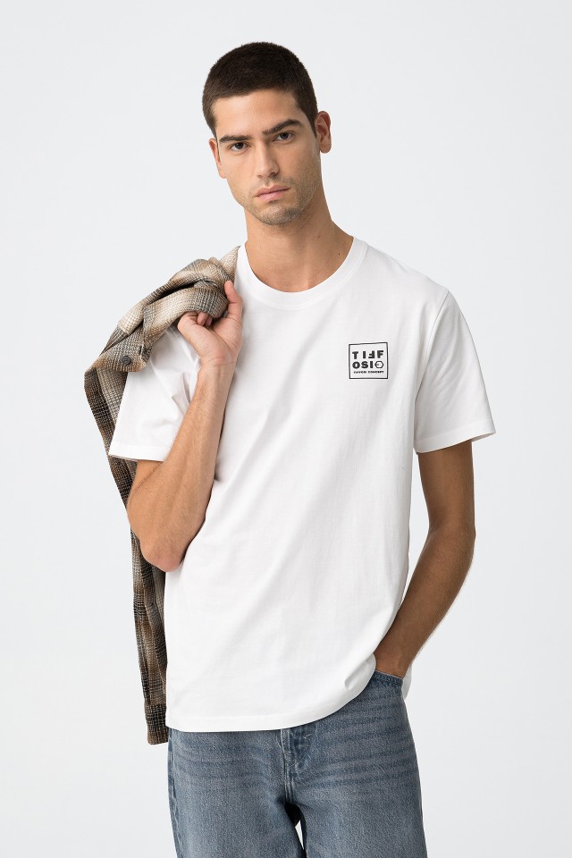 T-Shirt Estampado com Relevo