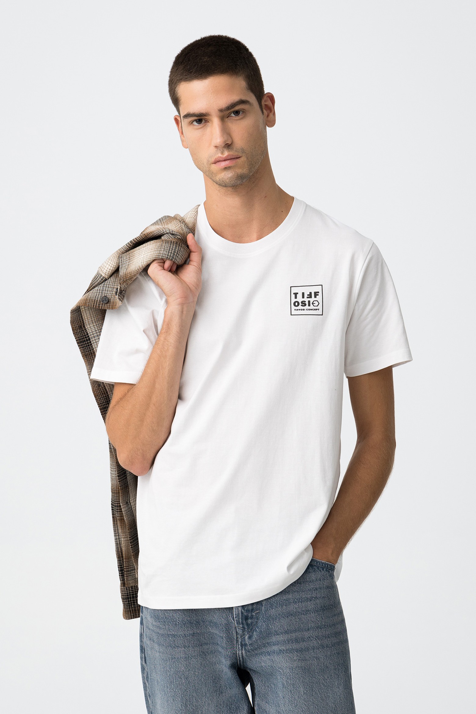 T-Shirt Estampado com Relevo