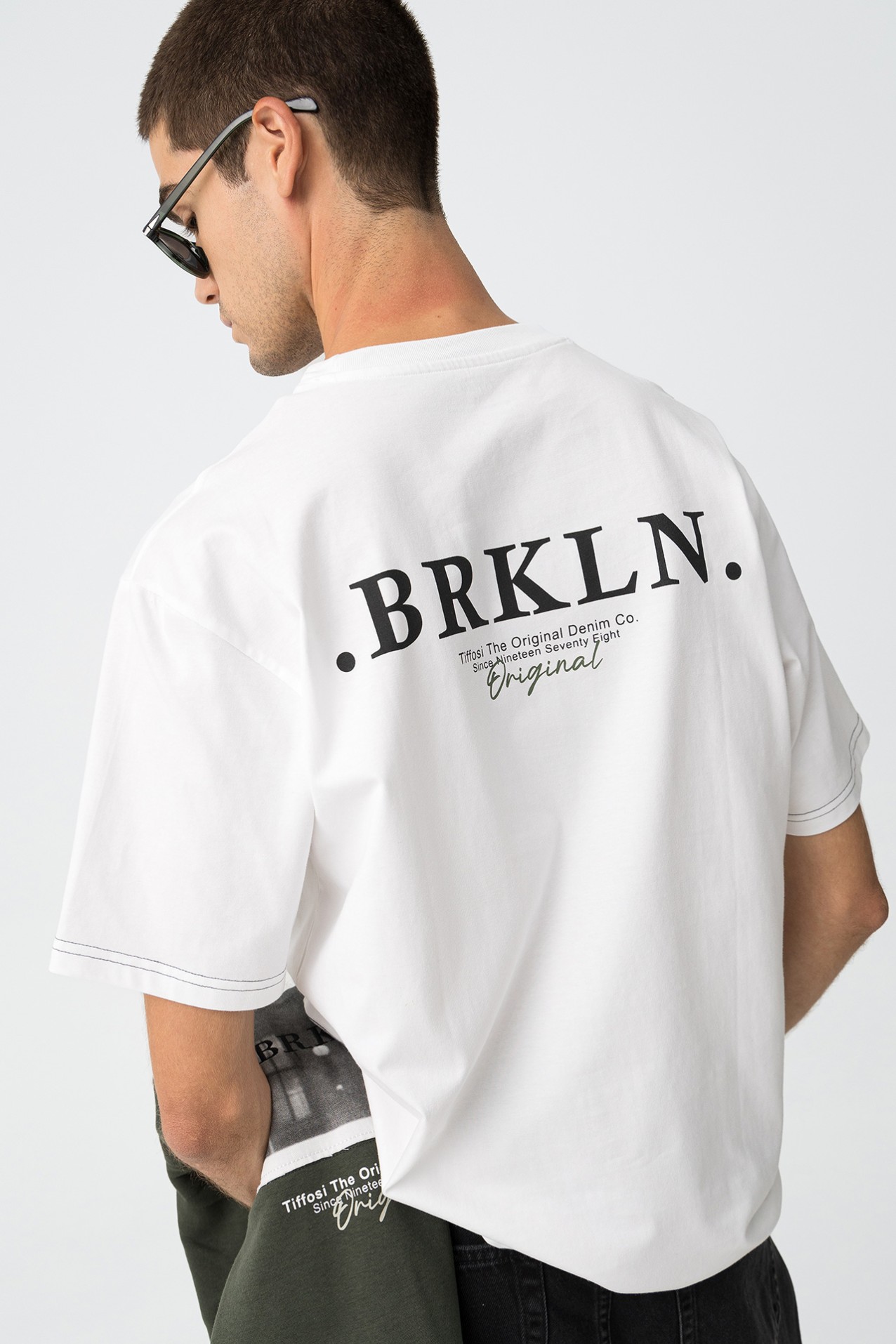 T-Shirt Relaxed com Patch