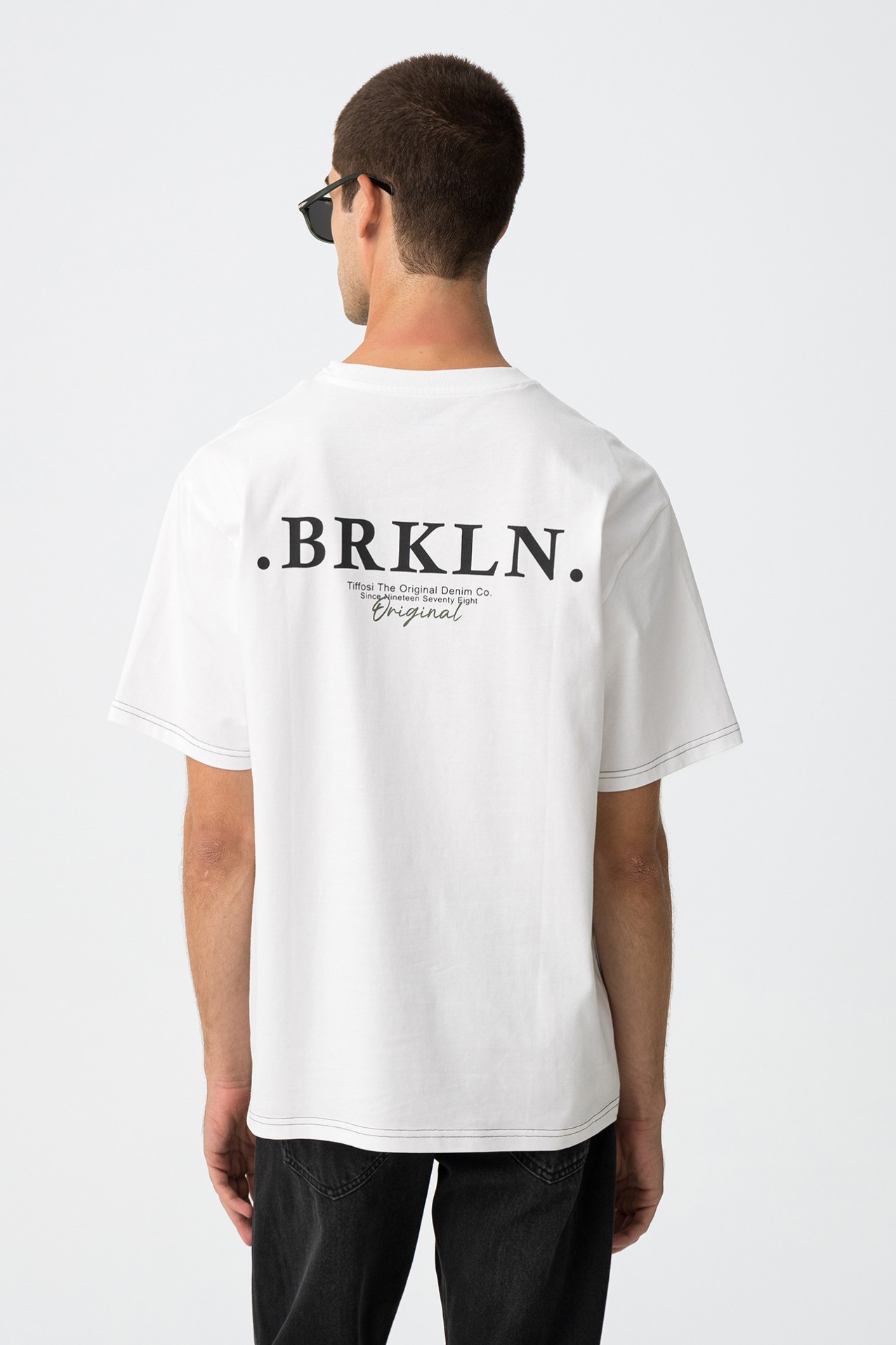 T-Shirt Relaxed com Patch