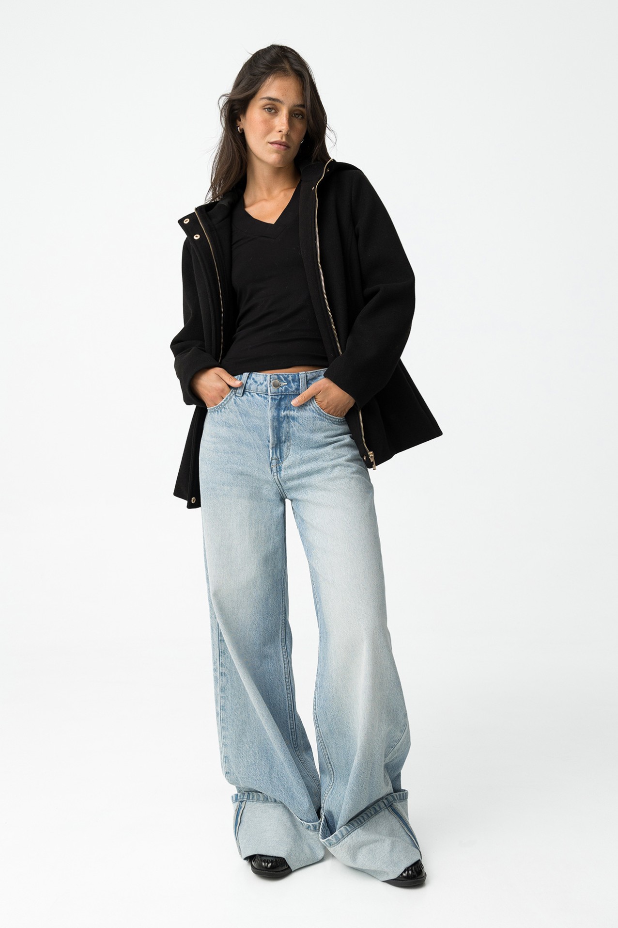 Abrigo Corto con Capucha