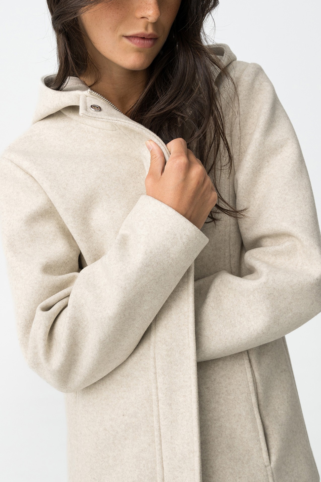 Casaco Curto com Capuz