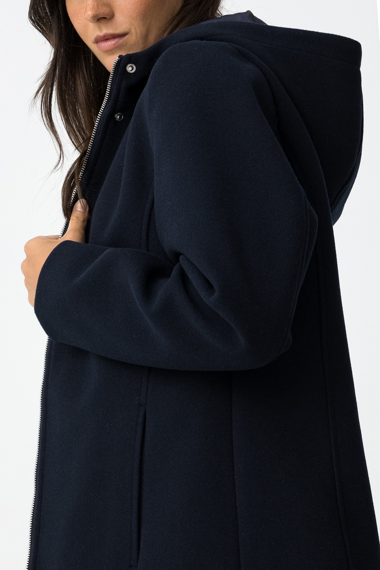 Casaco Curto com Capuz