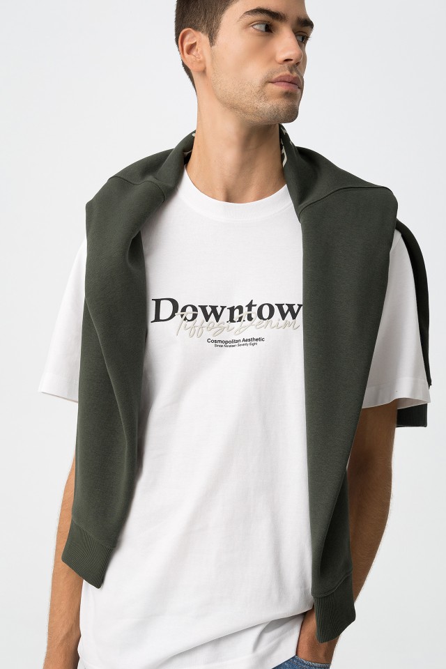 T-Shirt Estampado com Relevo