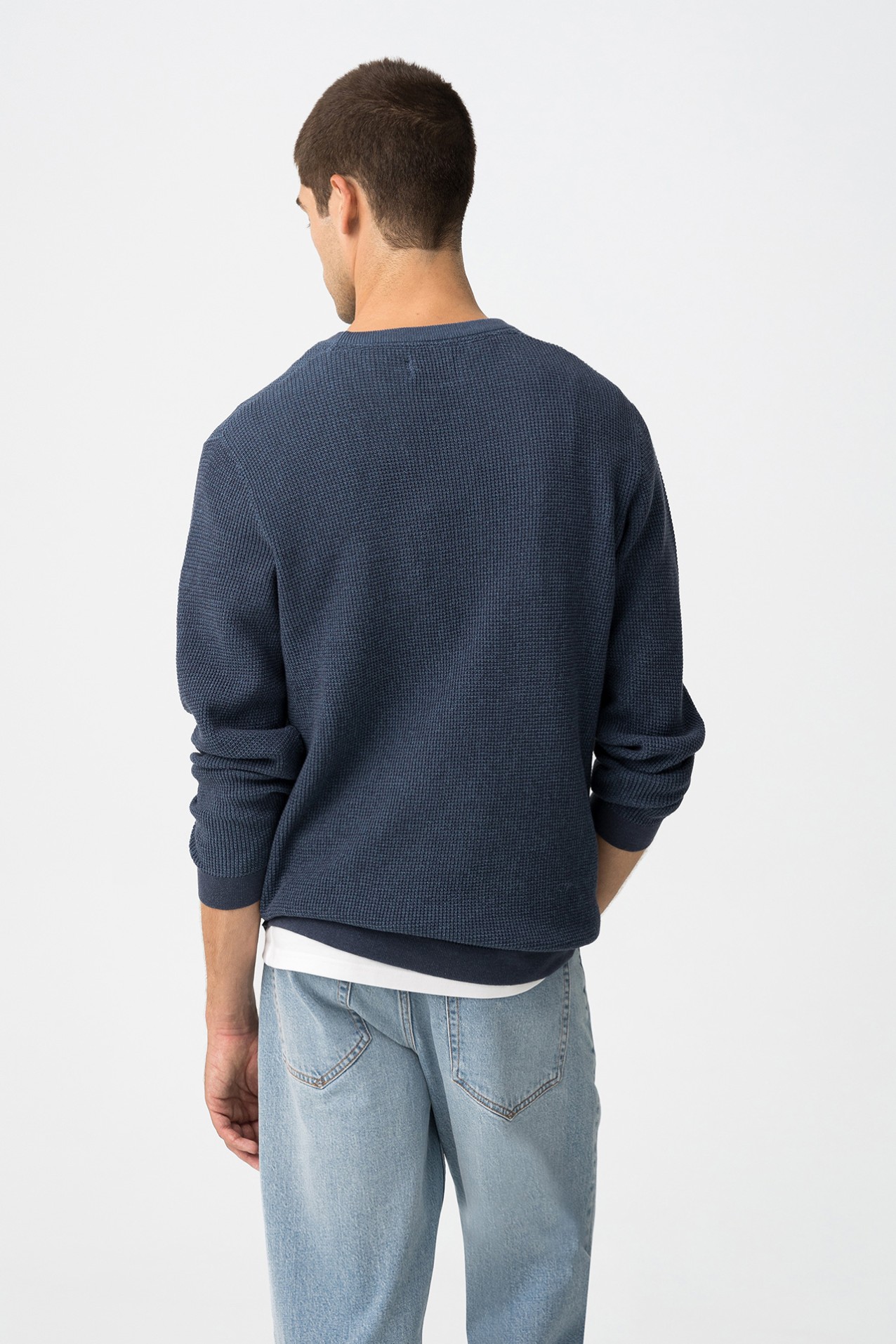 Camisola azul tricotada