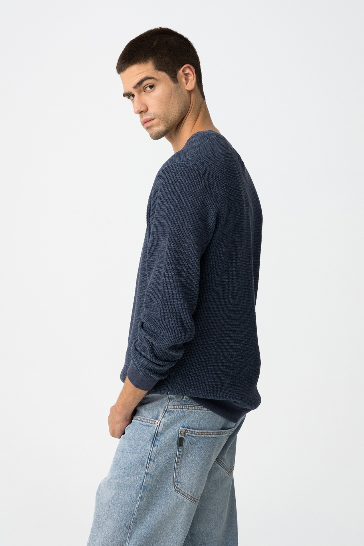 Camisola azul tricotada