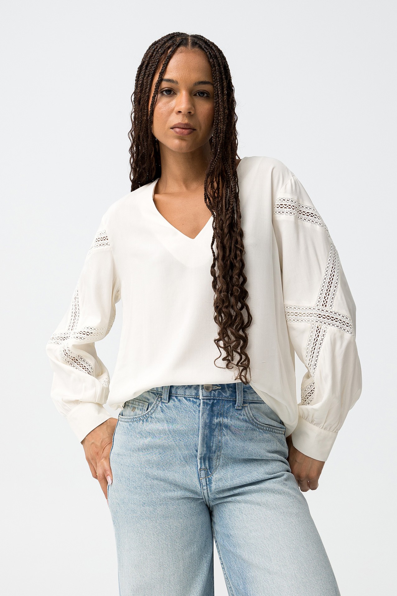 Blusa con detalles de encaje