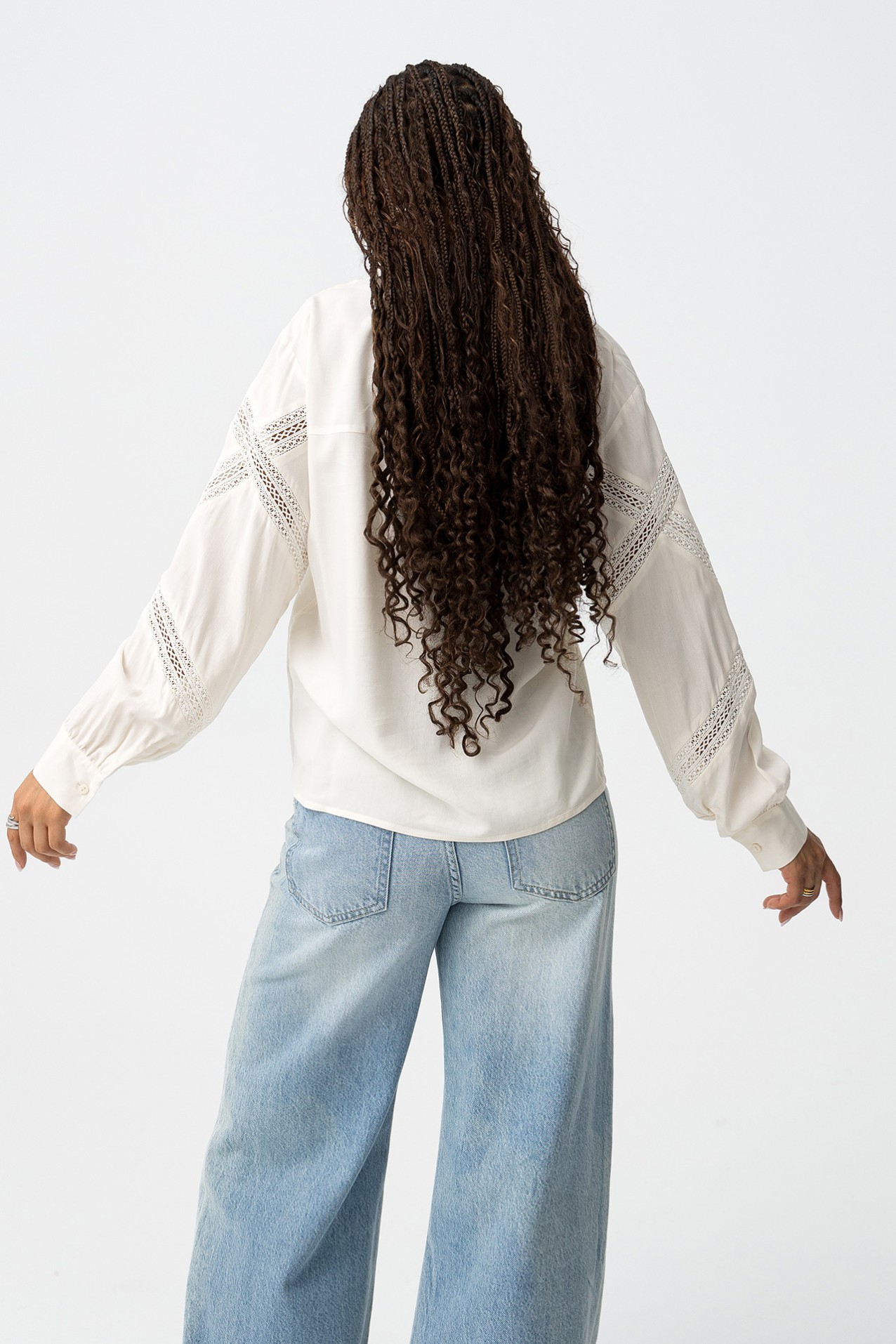 Blusa con detalles de encaje