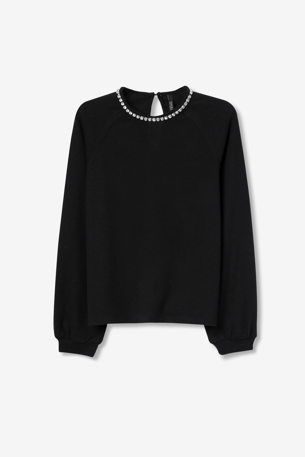 Camiseta negra con piedras