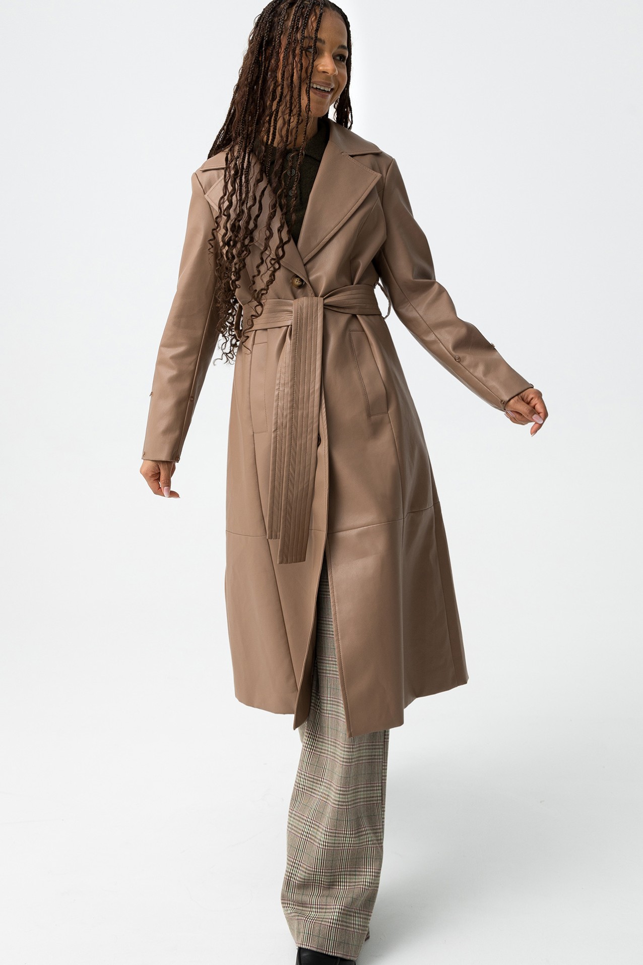 Casaco comprido bege elegante