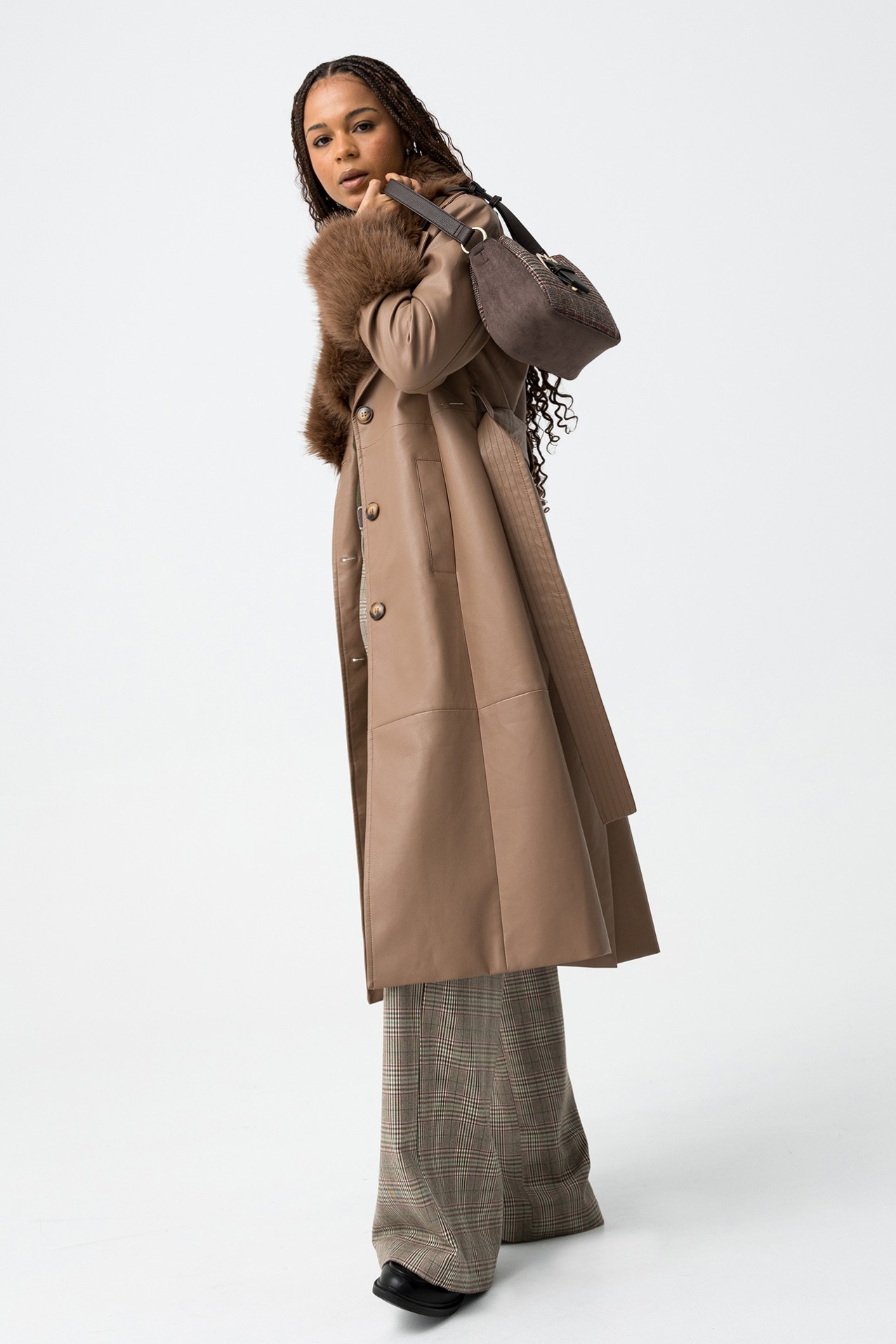 Casaco comprido bege elegante