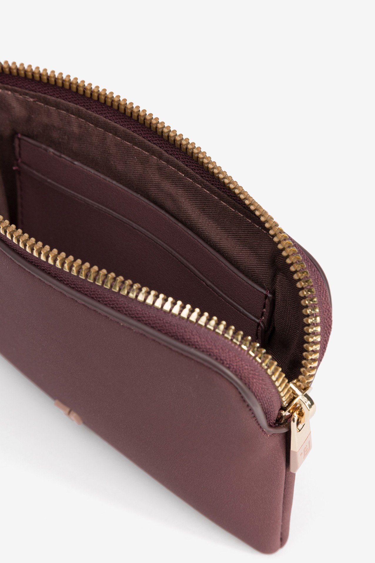 Porta-moedas em tom vinho