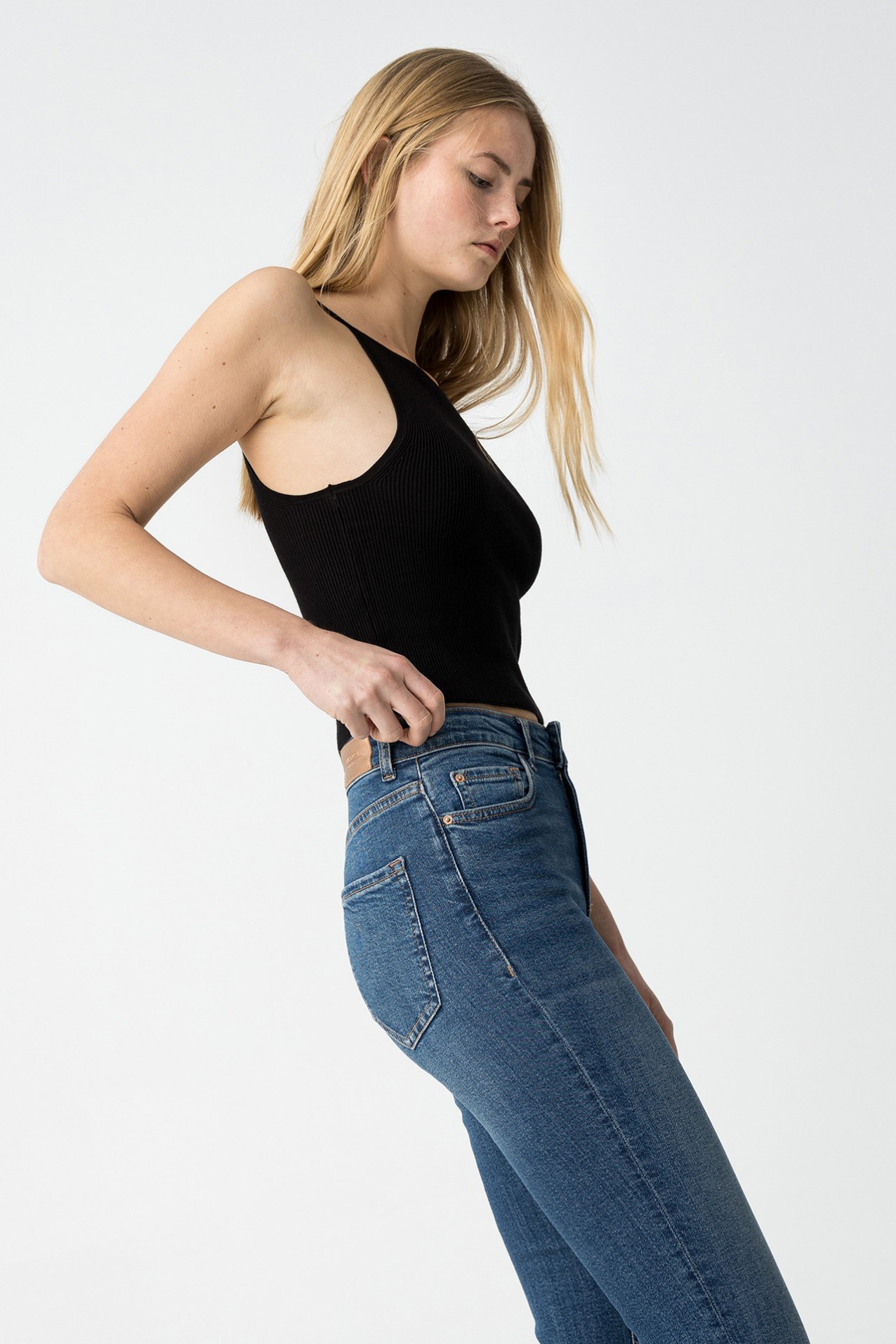 Vaqueros Jennifer de corte slim y talle alto