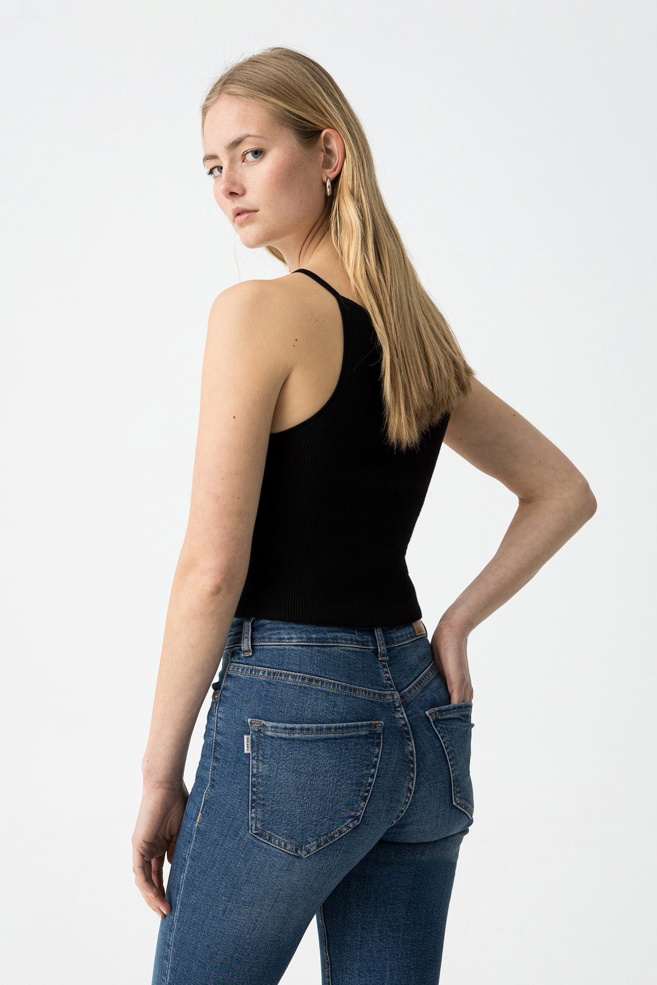 Vaqueros Jennifer de corte slim y talle alto