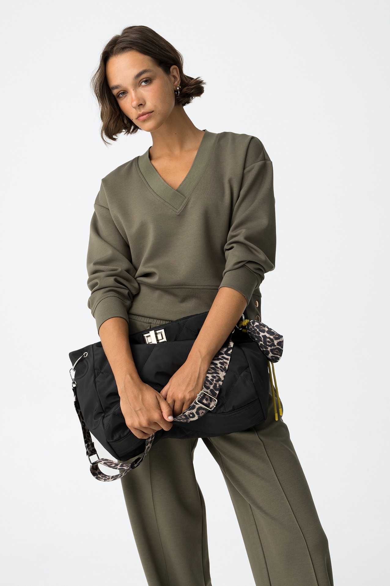 Sweat com Botes Metlicos