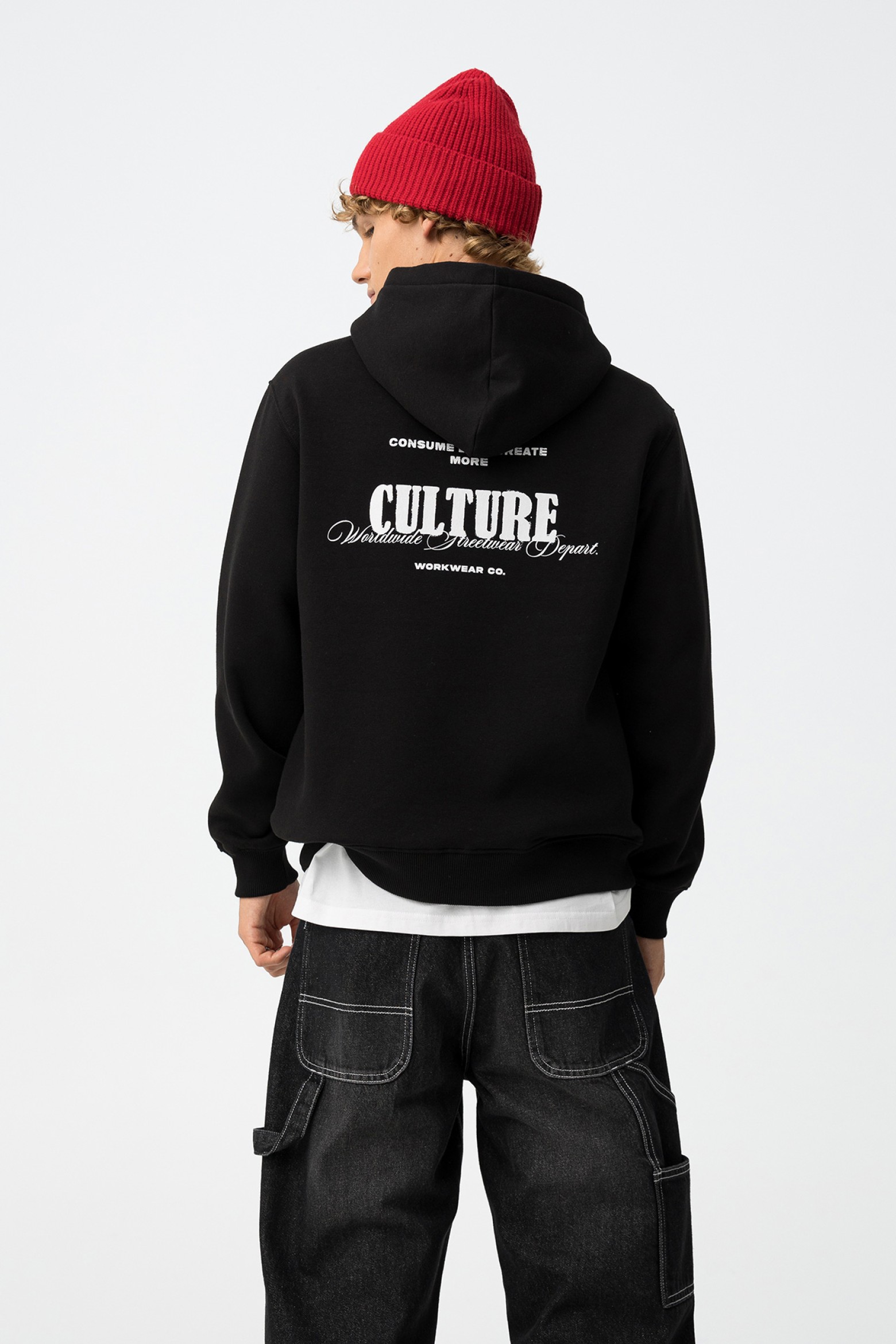 Hoodie negro con estampado