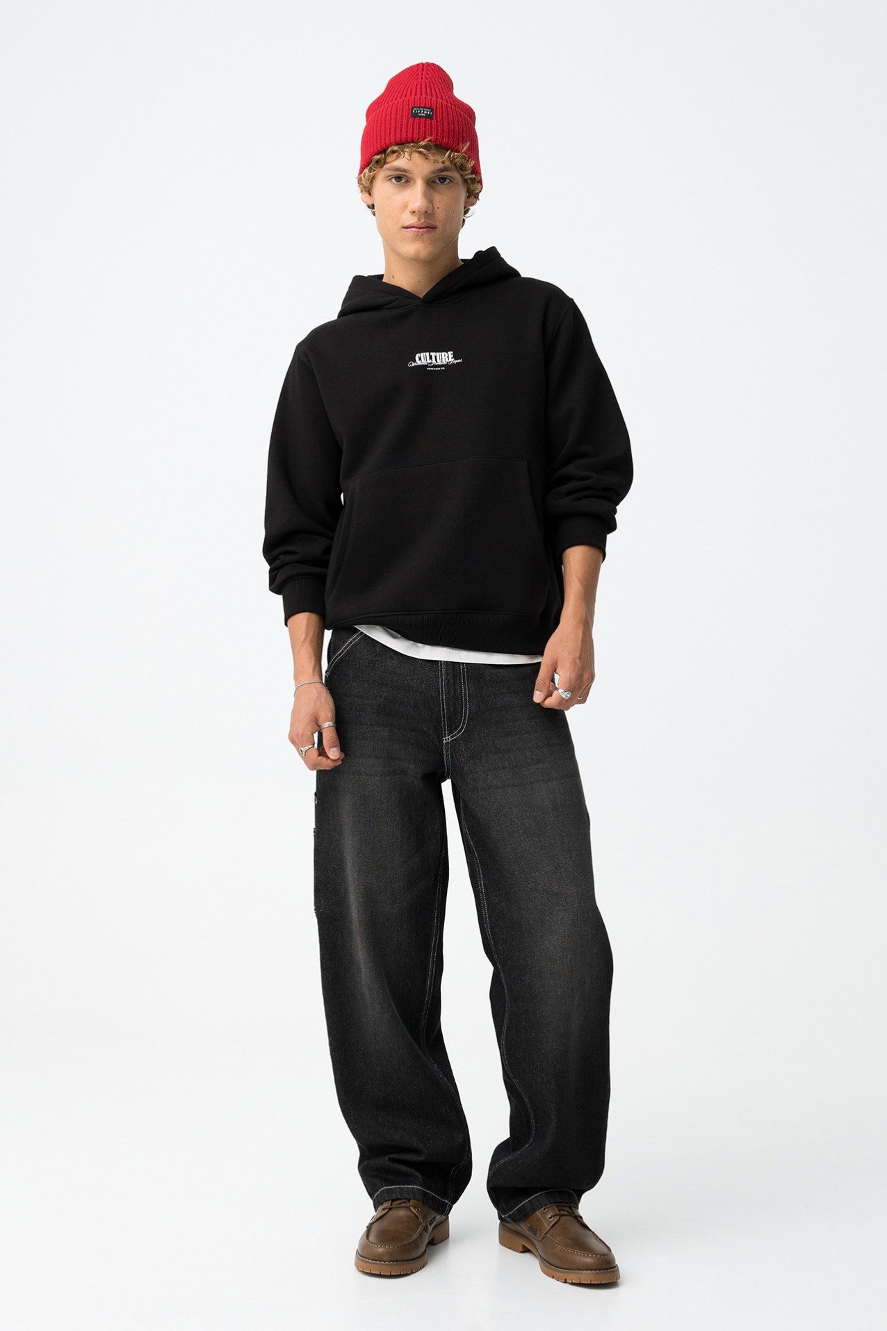 Hoodie negro con estampado