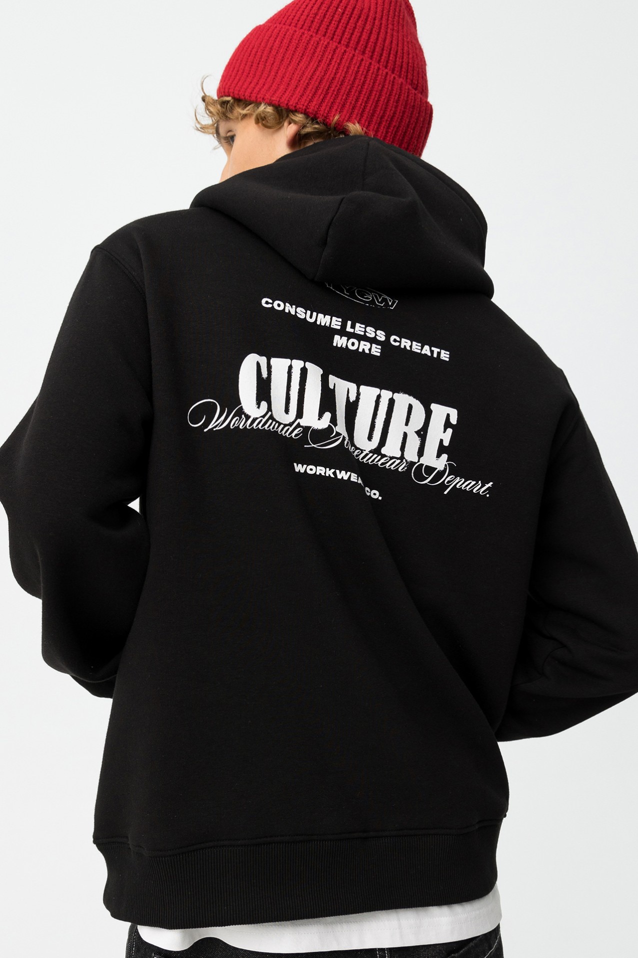 Hoodie negro con estampado