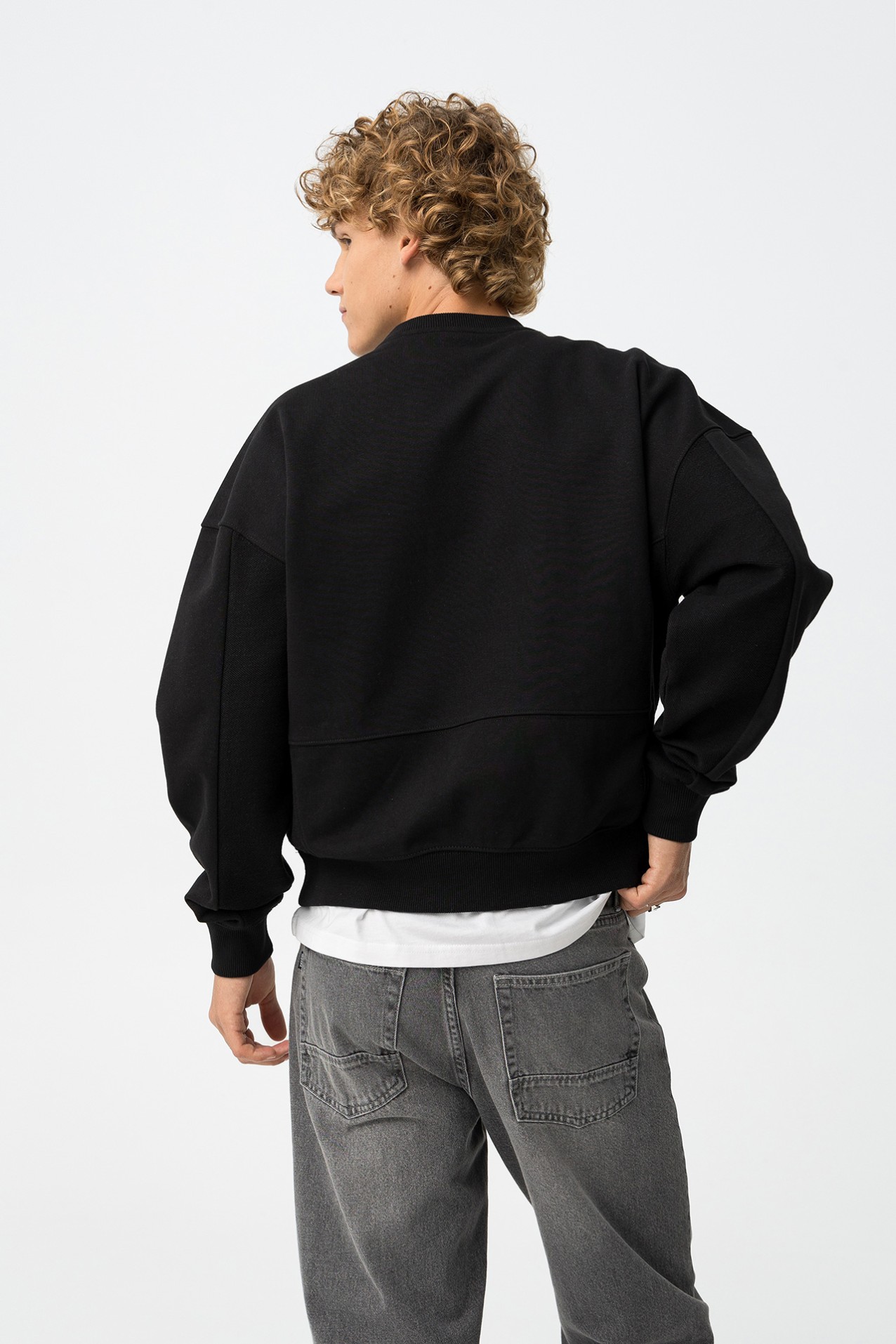 Sweatshirt Boxy Preta