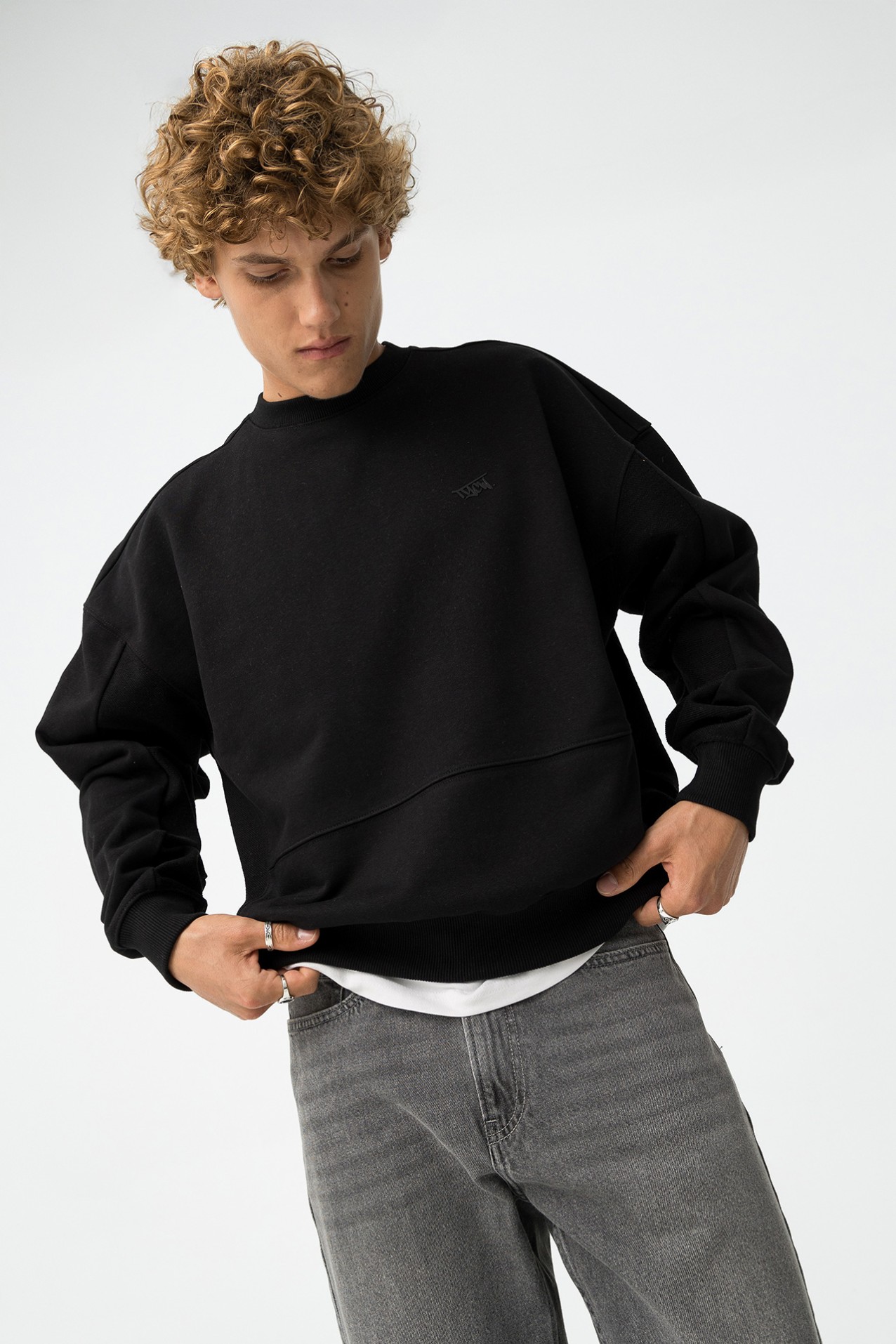 Sweatshirt Boxy Preta