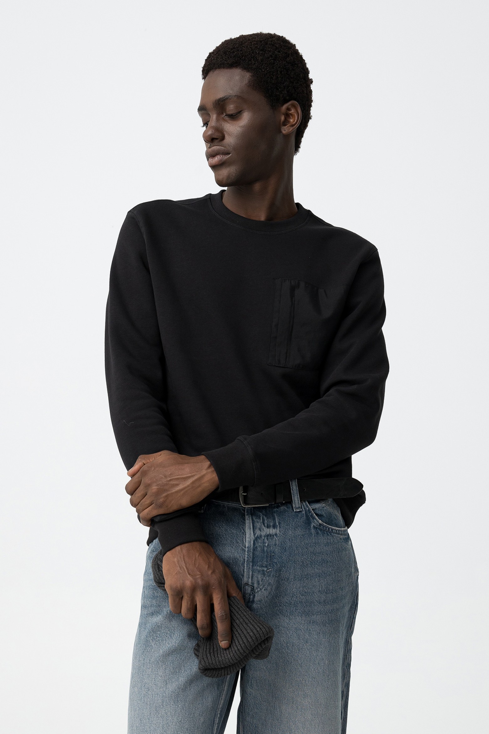 Sweatshirt com bolso de zper