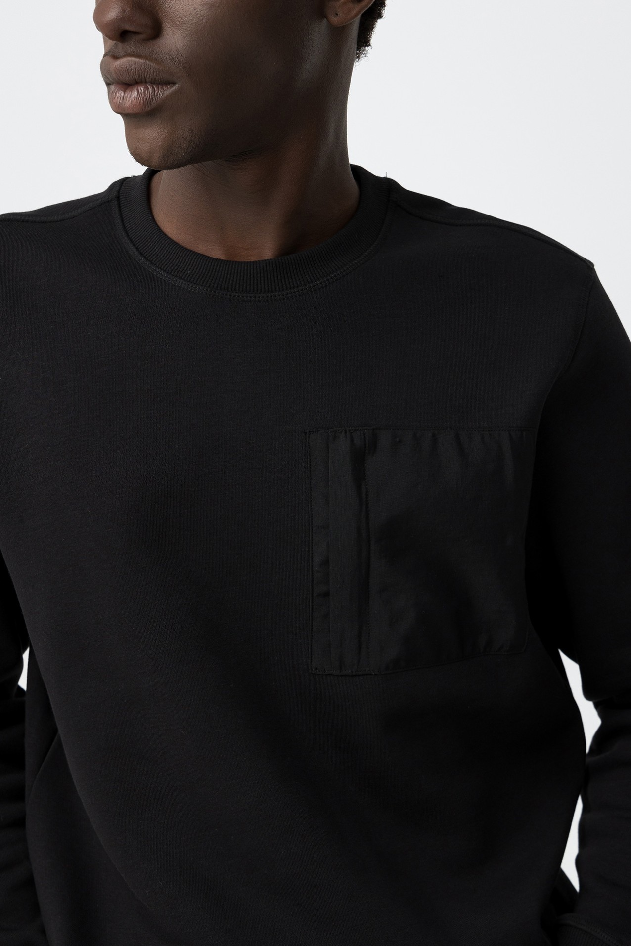 Sweatshirt com bolso de zper