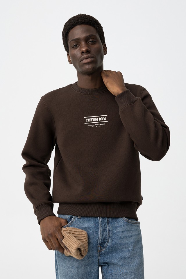 Sudadera marrn grfica