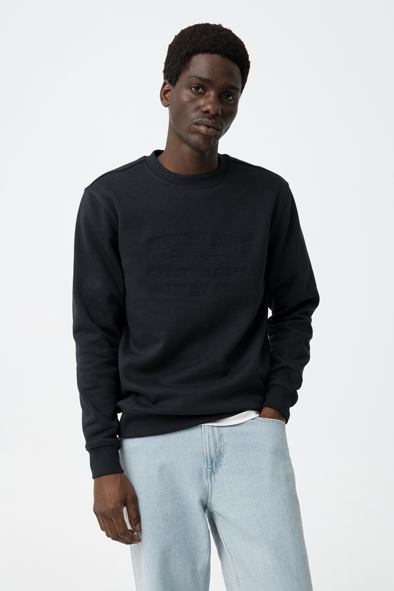 Sudadera con Bordado Frontal