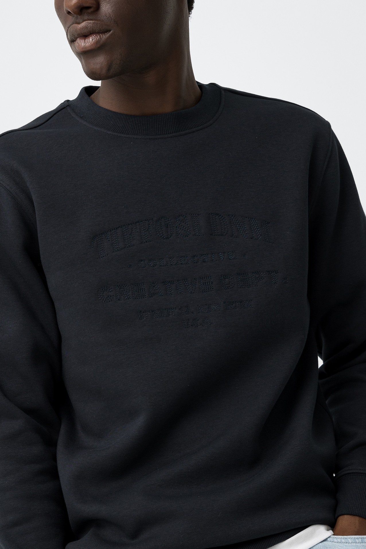 Sudadera con Bordado Frontal