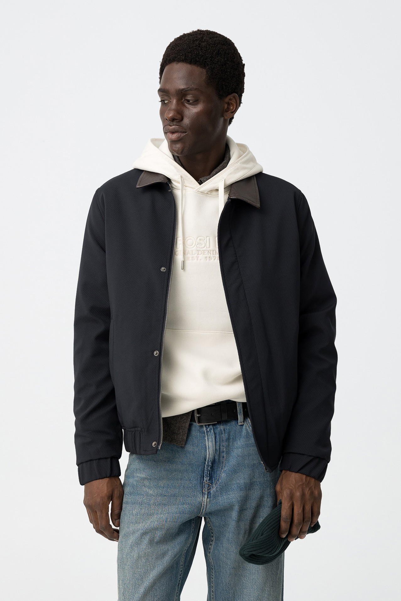 Casaco com Gola em Contraste