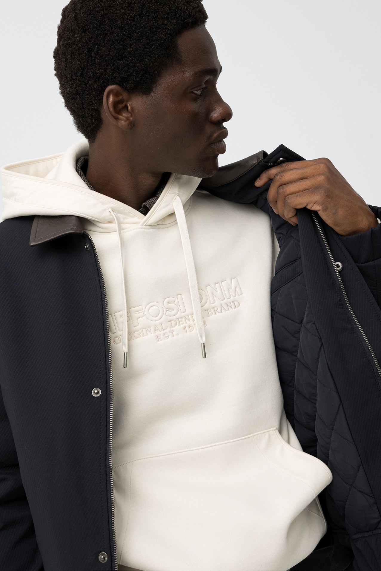 Casaco com Gola em Contraste