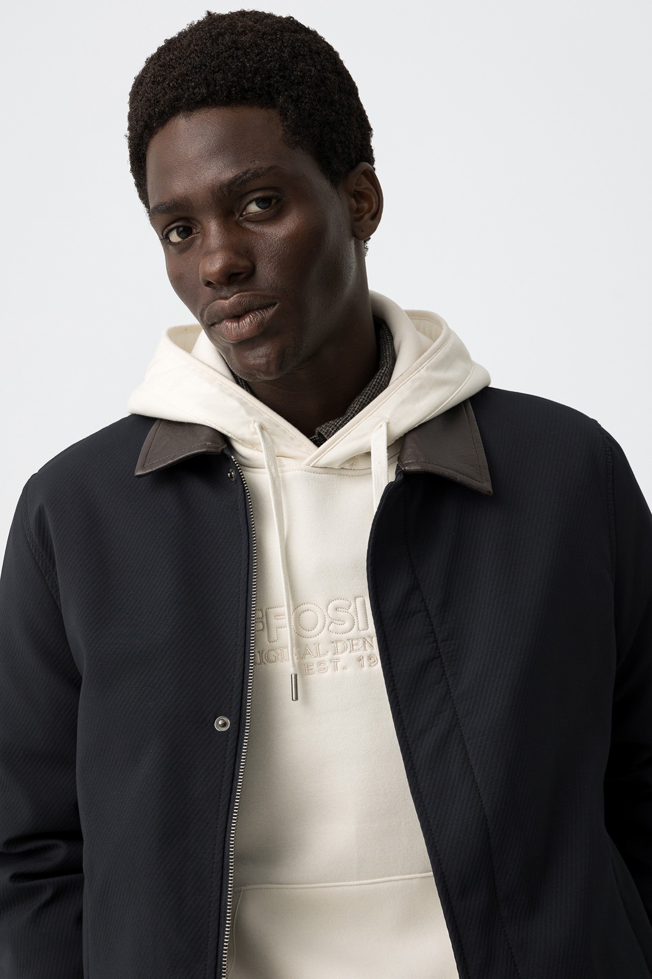 Casaco com Gola em Contraste