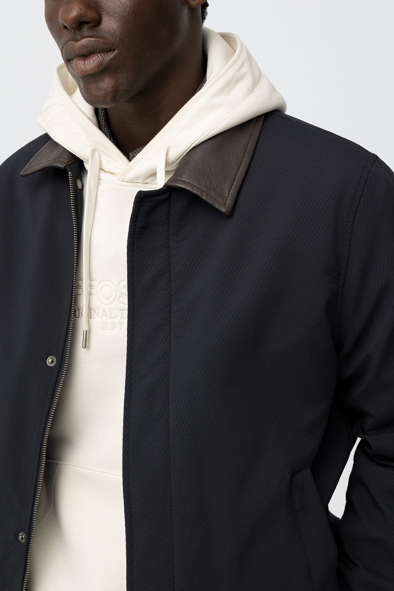 Casaco com Gola em Contraste