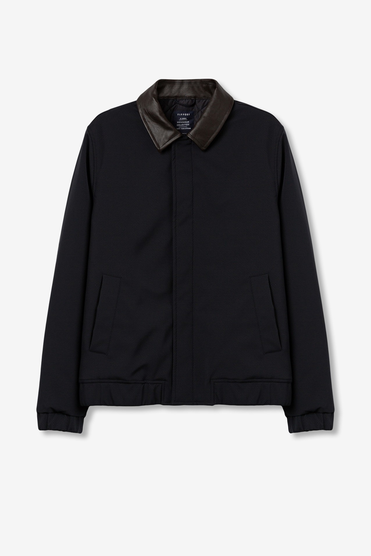 Casaco com Gola em Contraste