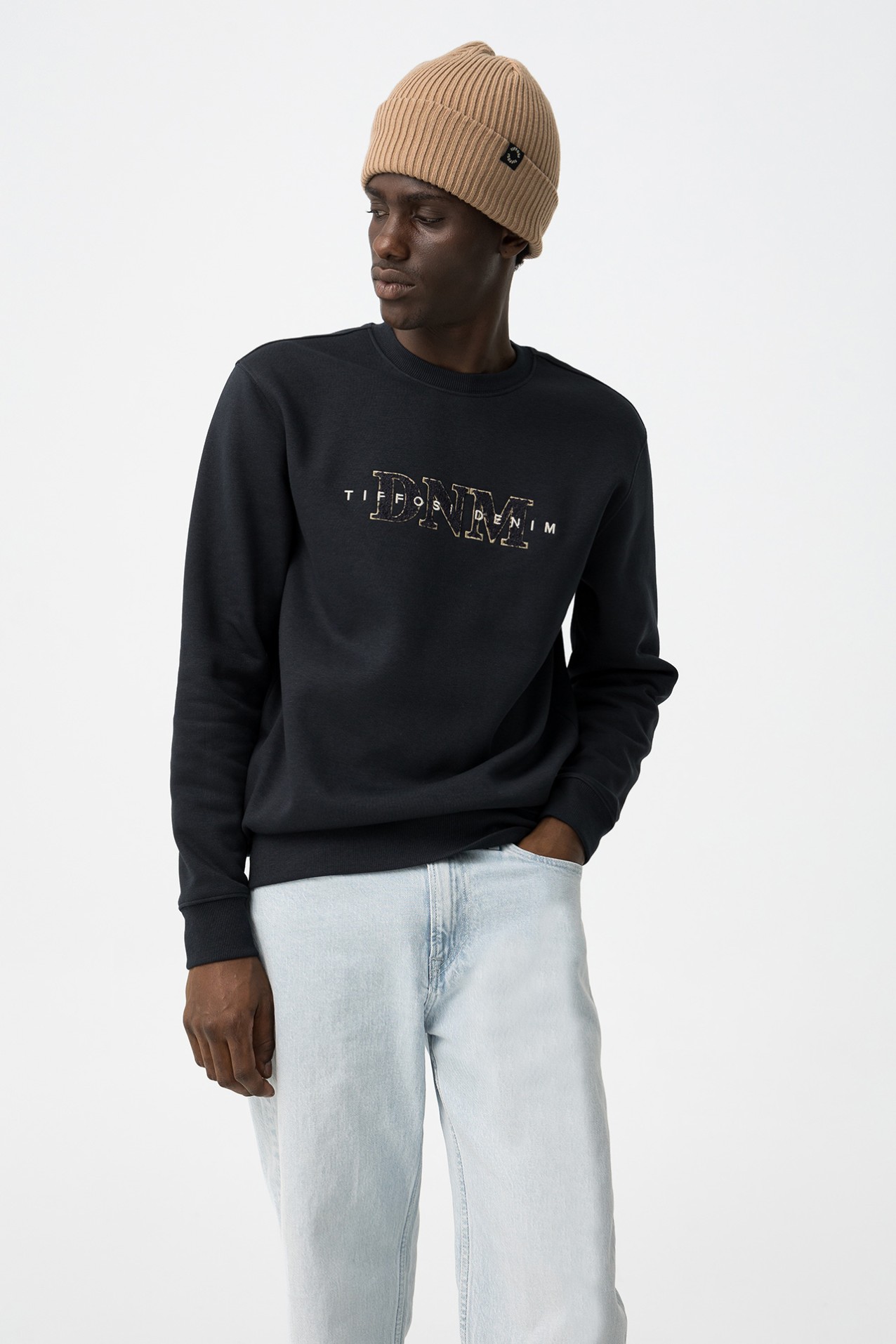 Sweatshirt com Bordado Frontal