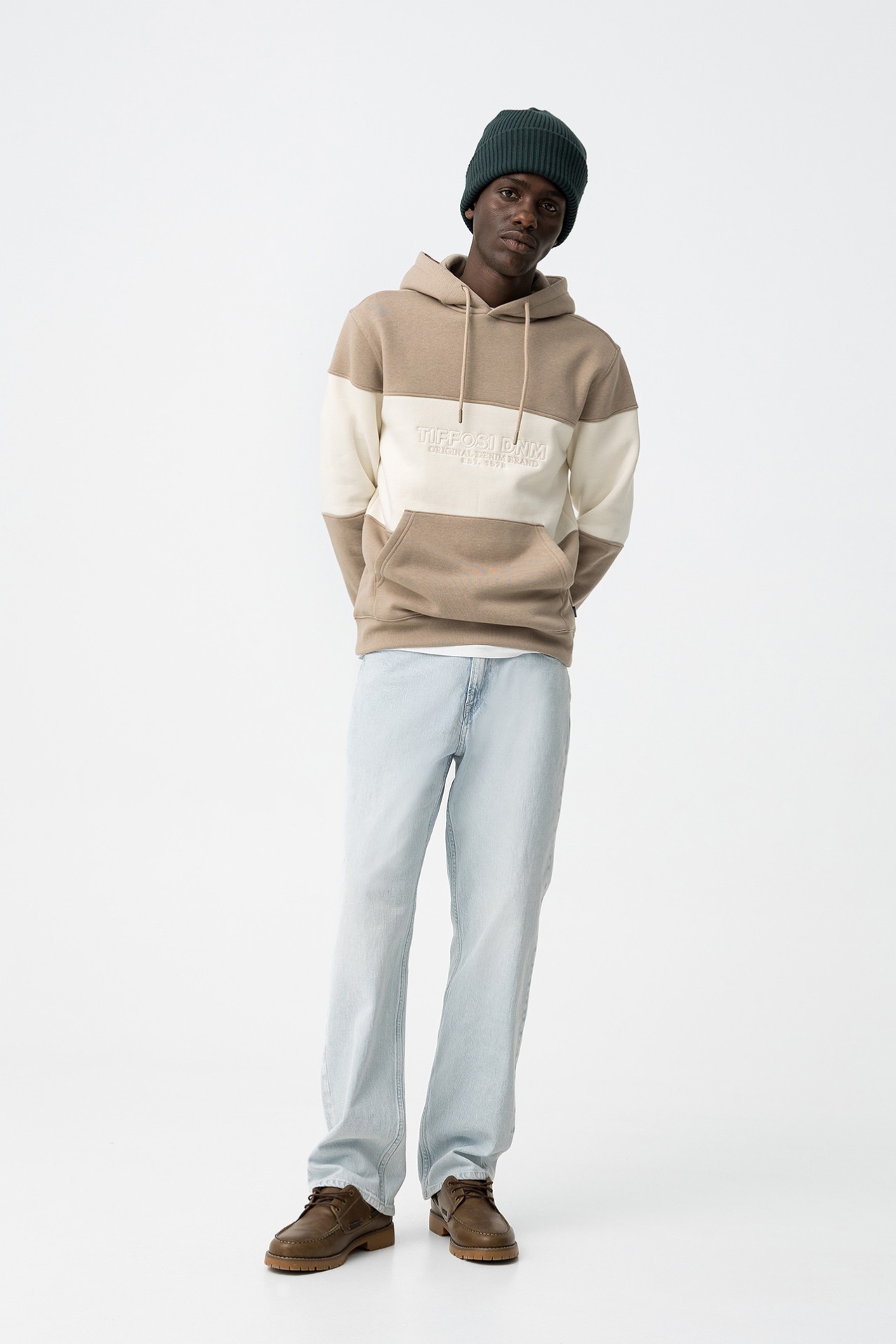 Hoodie com Bordado Frontal