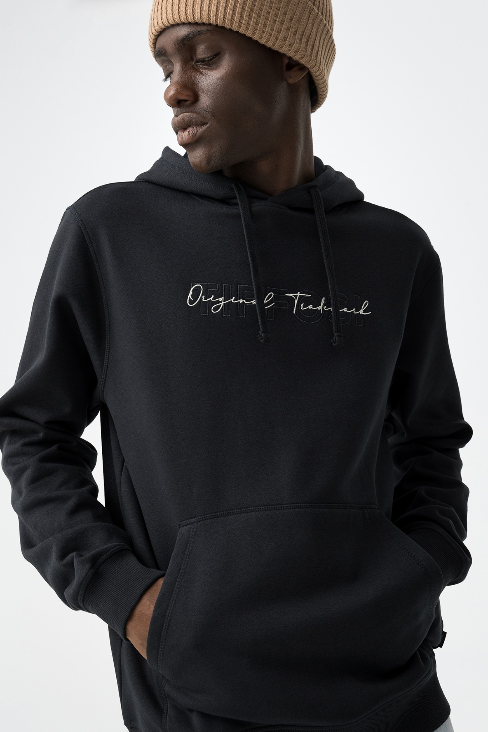 Hoodie com Bordado Frontal