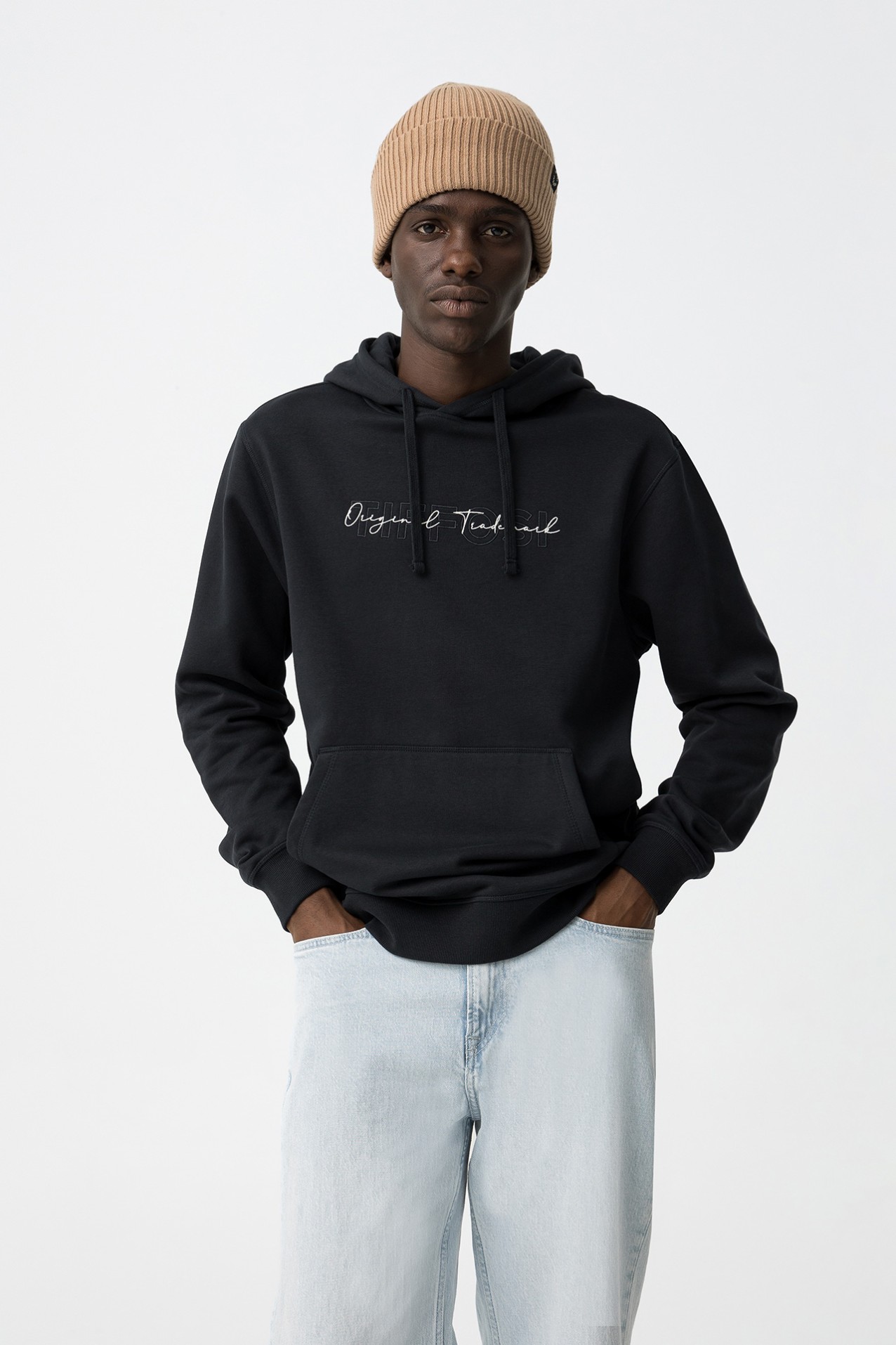 Hoodie com Bordado Frontal