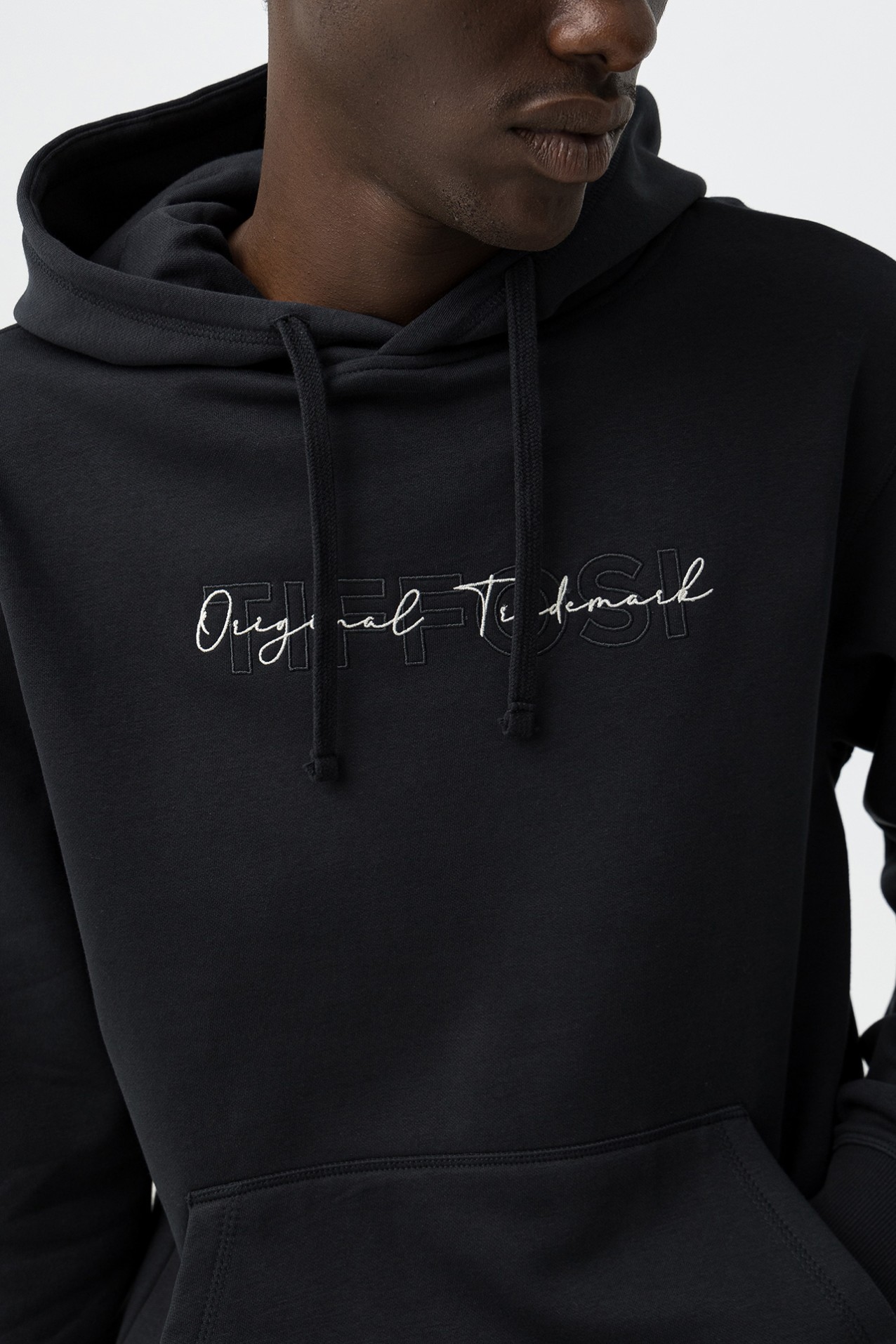 Hoodie com Bordado Frontal