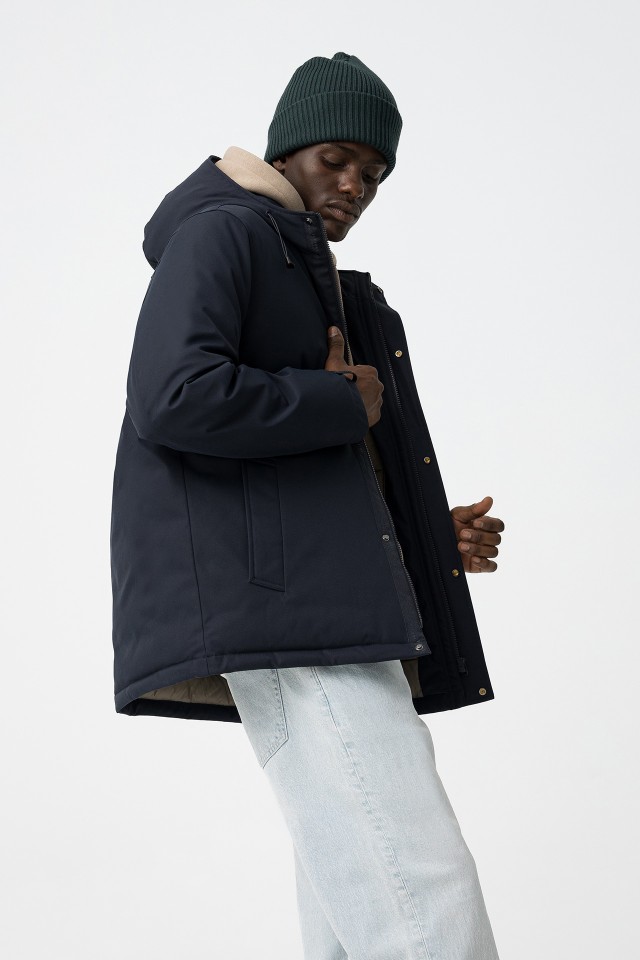 Abrigo azul marino oscuro