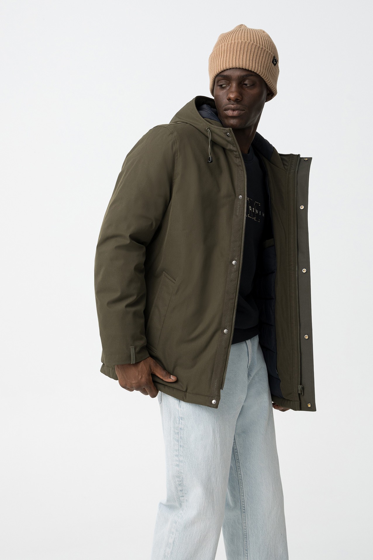 Abrigo verde con capucha