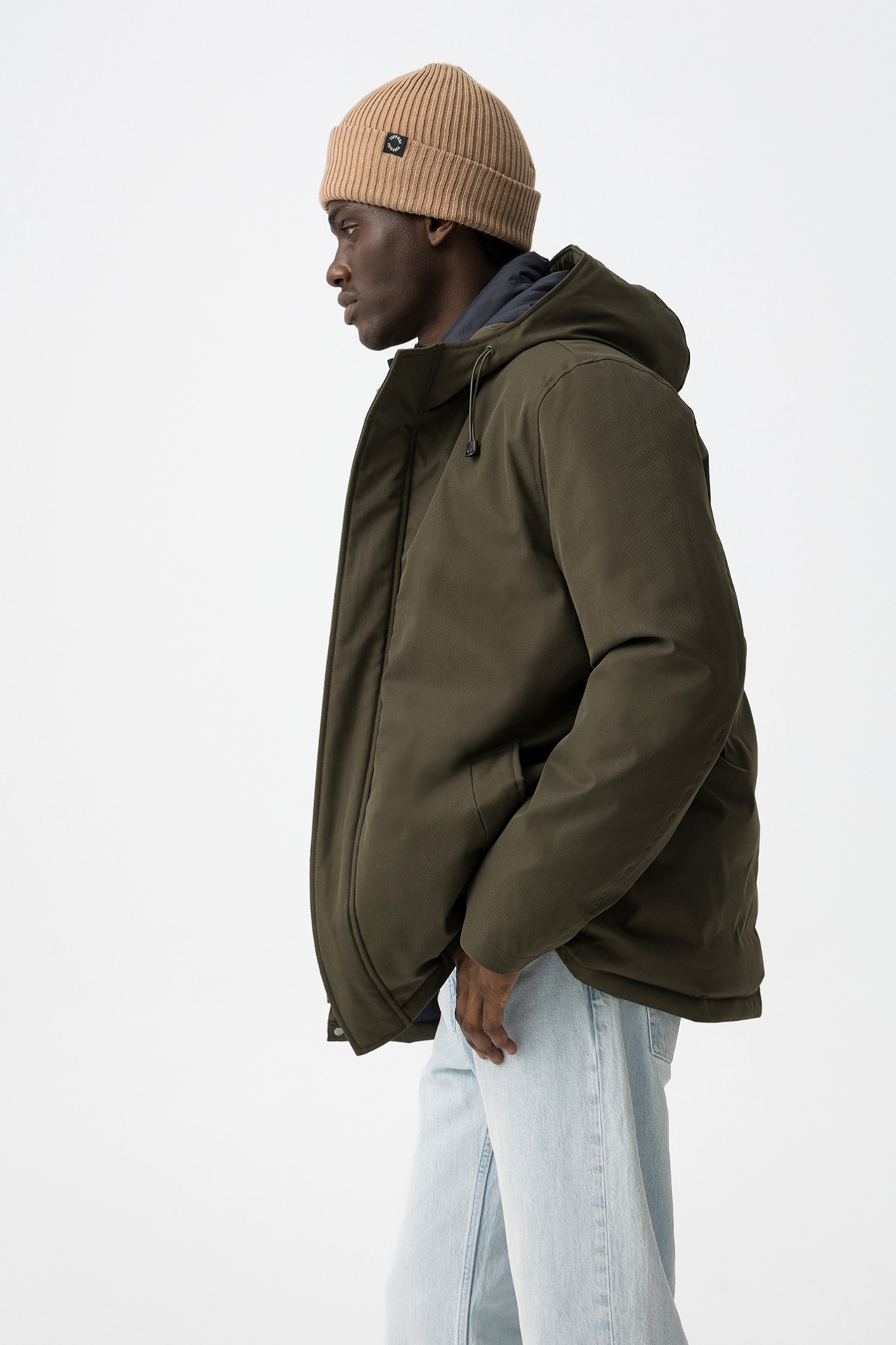 Abrigo verde con capucha