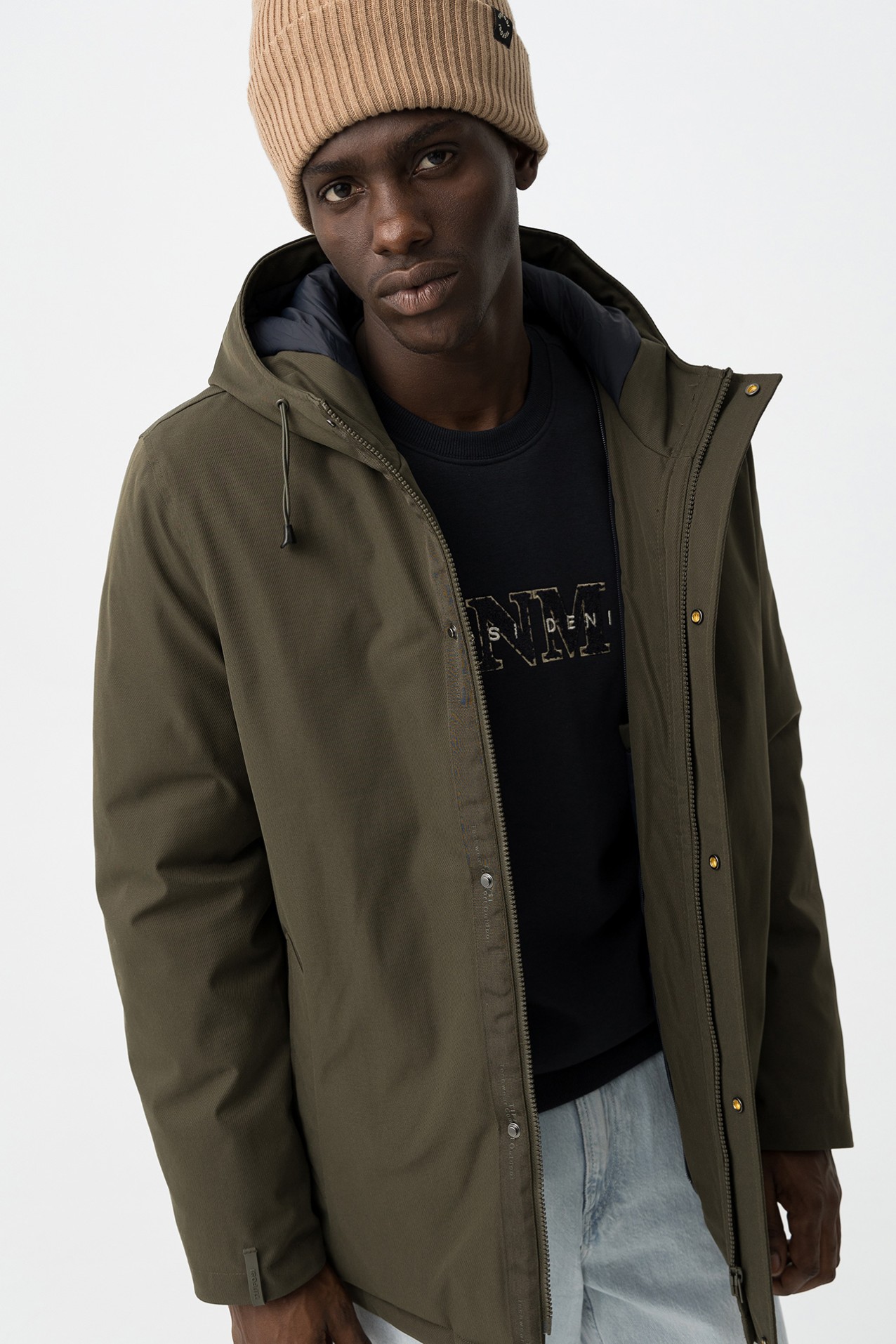 Abrigo verde con capucha