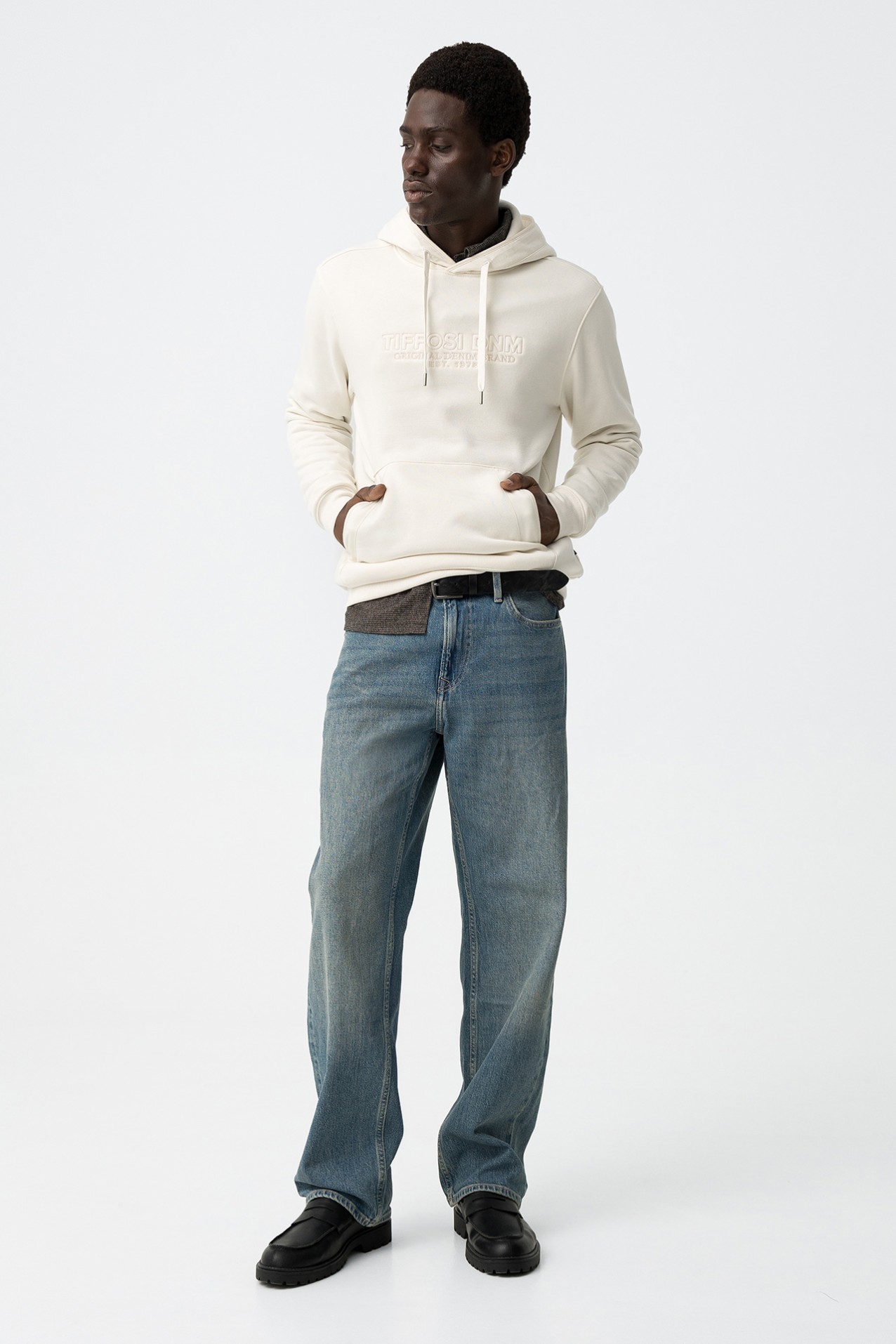 Hoodie com Bordado Frontal