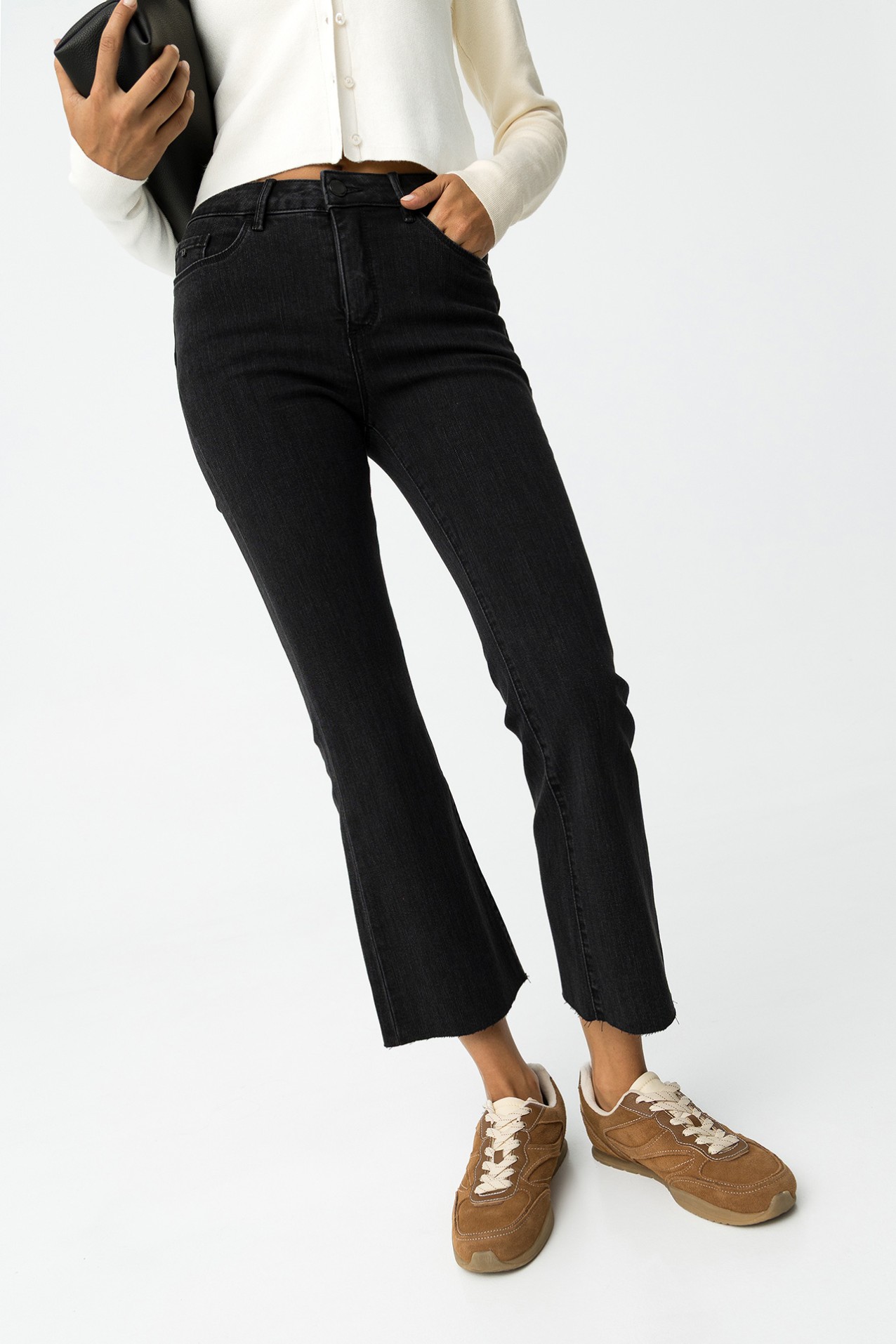 Push-Up Cropped Flare Jeans