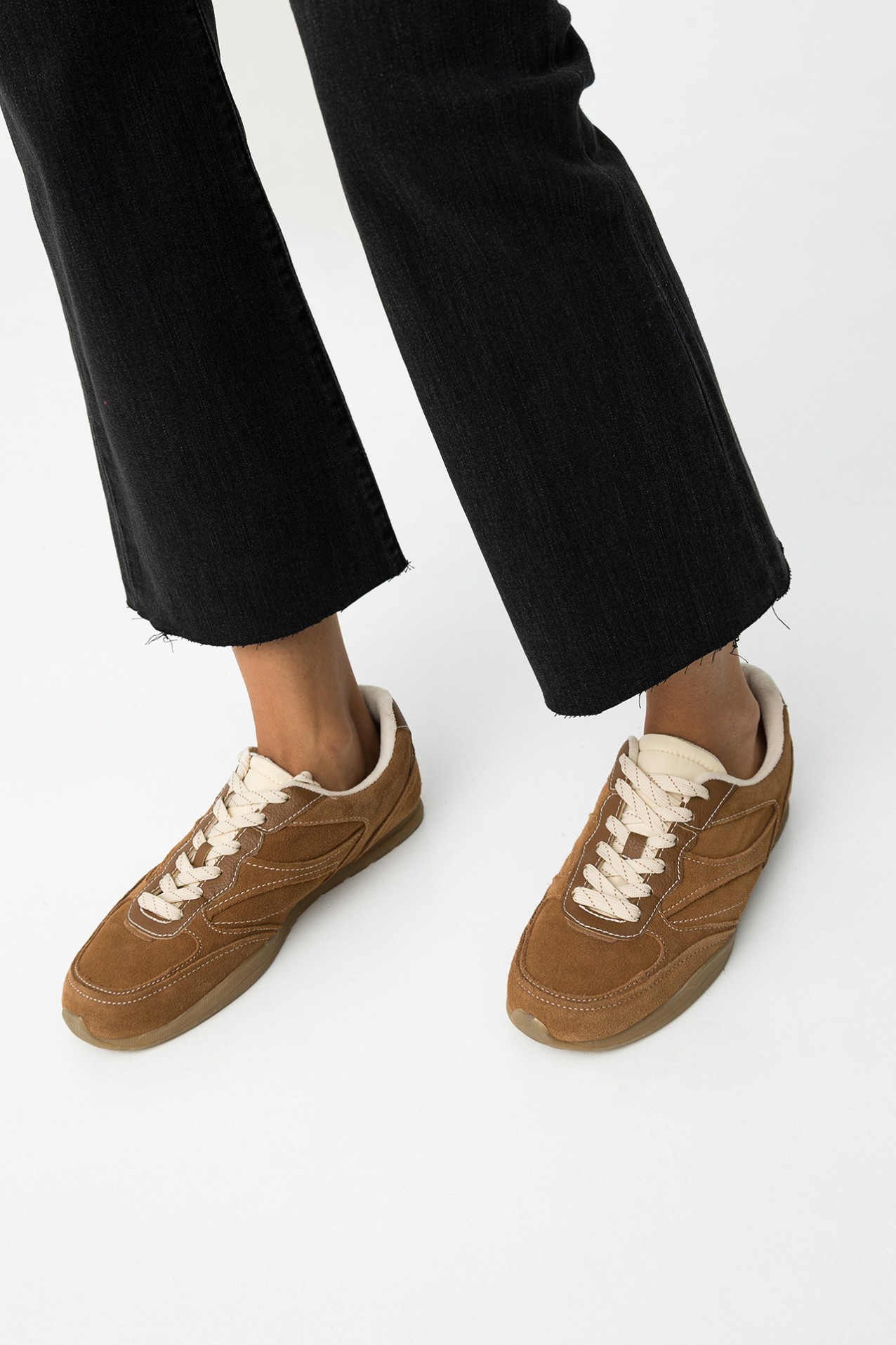 Push-Up Cropped Flare Jeans