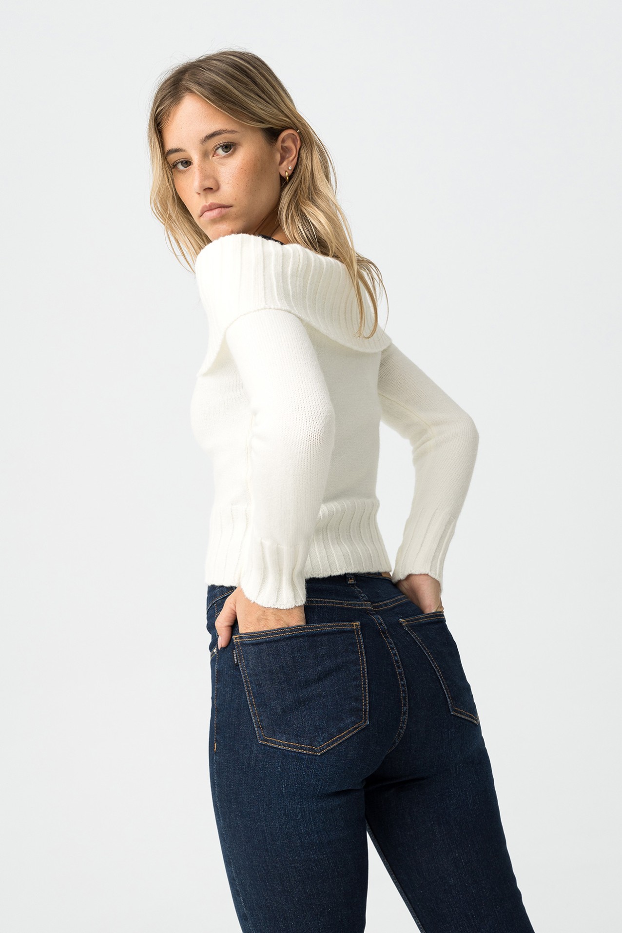 Camisola Cropped com Ombros Descobertos